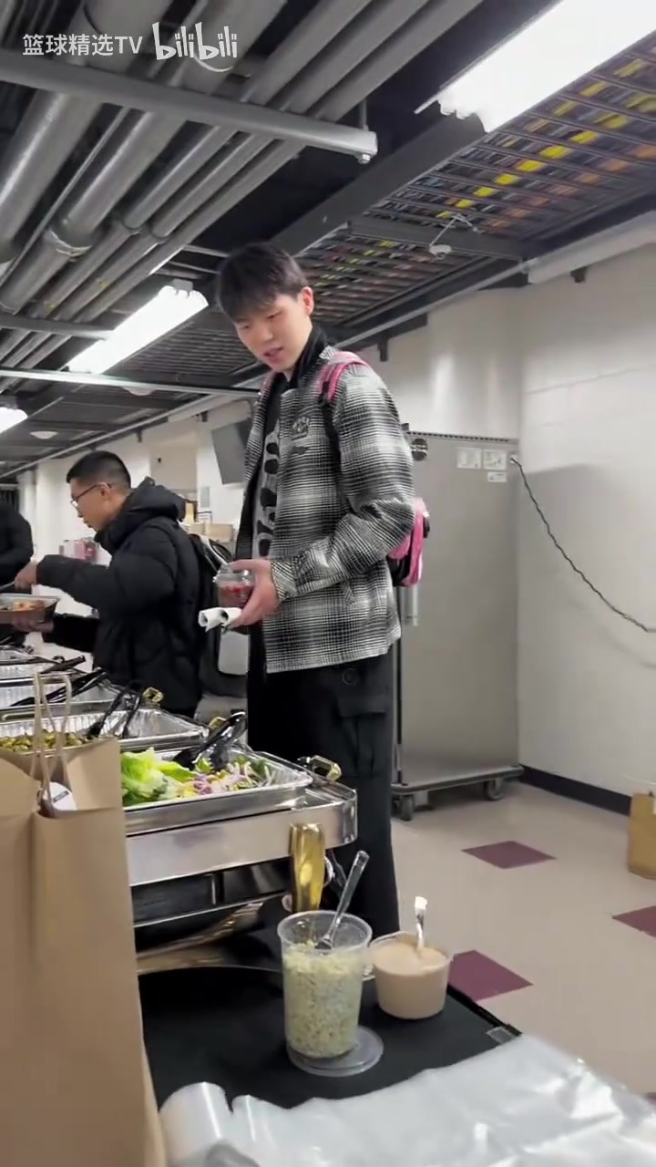 kaiyun体育app-杨瀚森赛后都吃什么？来看看开拓者&amp;湖人&amp;掘金三队的赛后餐