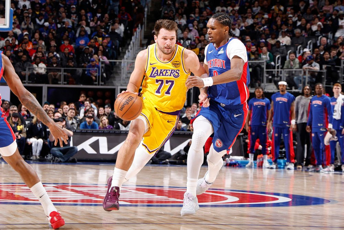 kaiyun网站-湖人连胜遭终结！东契奇29投32分连遭里程悲：丢绝平三分沮丧离场|活塞|洛杉矶湖人队|卢卡-东契奇|NBA常规赛|底特律活塞队_新浪体育_新浪新闻