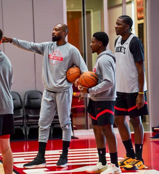 kaiyun网站-戴维森签约！火箭15人豪阵上线，乌度卡可组3套阵容？过首轮稳了